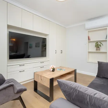 Vacation With Two Balconies By Renters Appartement